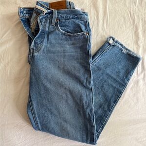 Levi’s Wedgie Denim Jean Straight Fit Raw hem - Size 28 Runs Small - Gently worn
